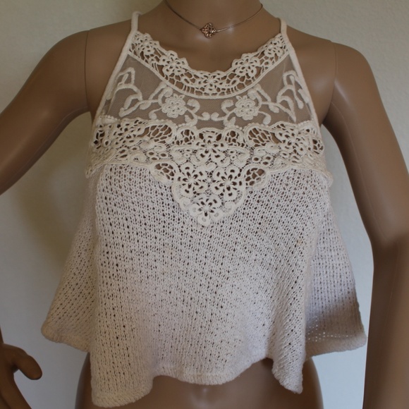 Forever 21 Tops - 🎉PARTY SALE🎉Forever 21 knit/lace crop top